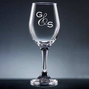 Engraved personalized wine glass from giftsin24.com