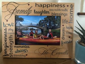 Celebrate family with this personalized picture frame from Giftsin24.